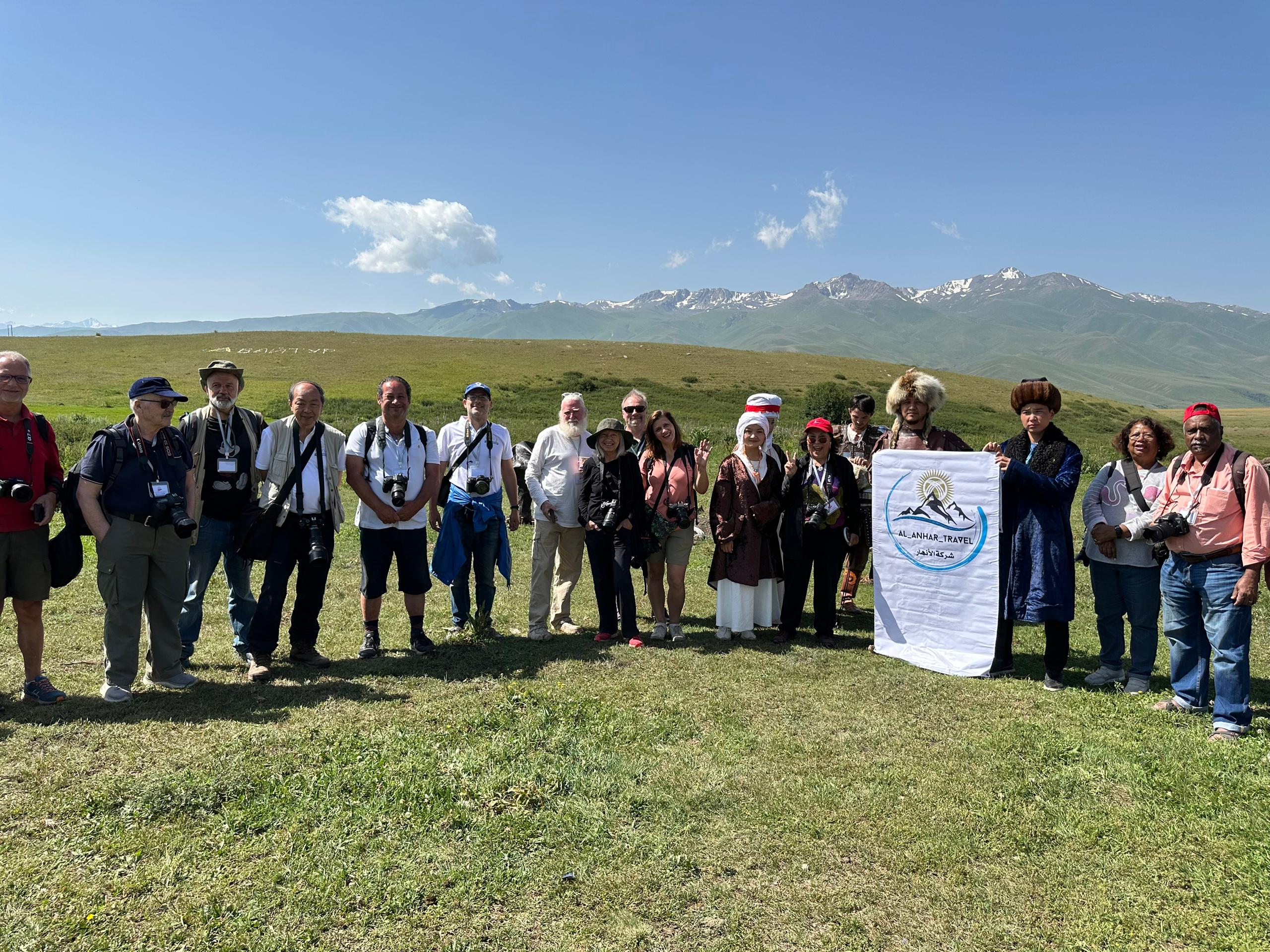 Туристы в горах Кыргызстана