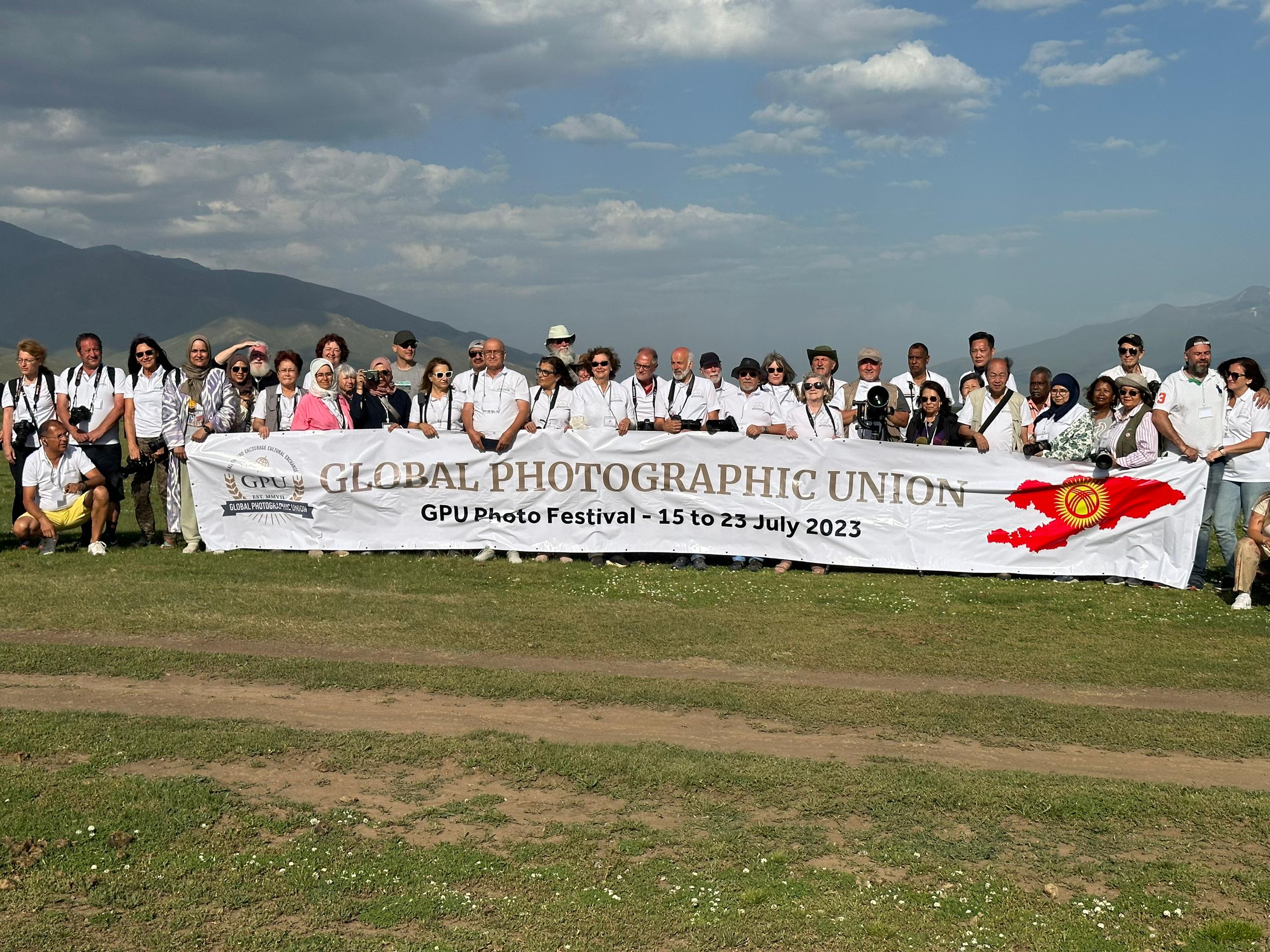 Туристы в горах Кыргызстана